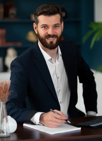 Our Financial Experts The Team  Member Solution. - 华体会
